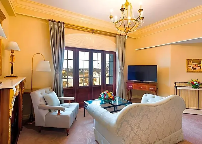 Rocks Hotel